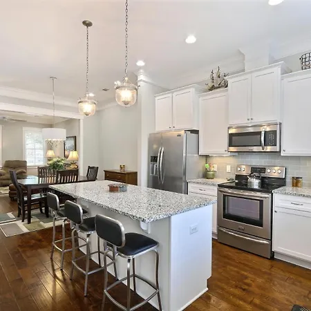 504 E Gwinnett